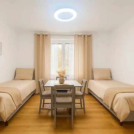 Cozy Modern 50m To Metro アパート プラハ